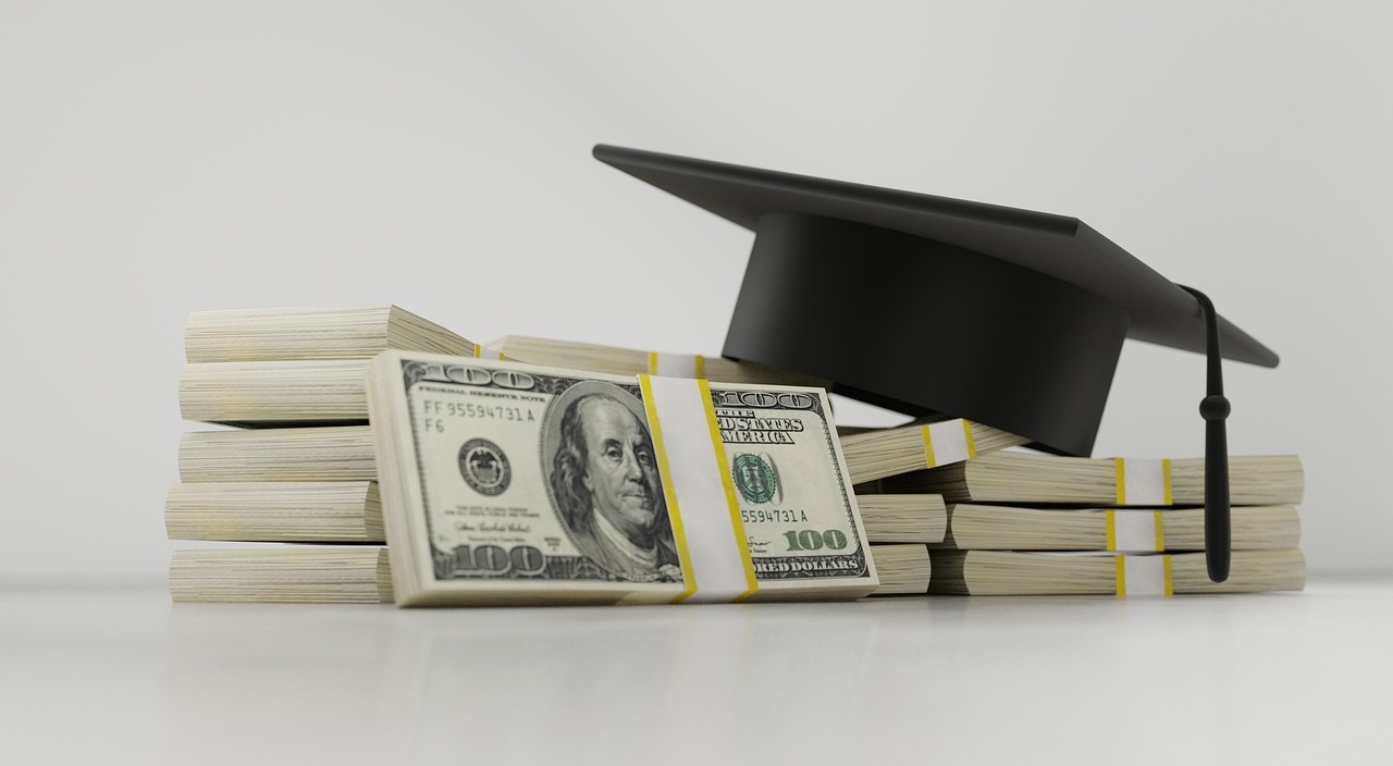  Top 10 Student Loans for International Students in 2024