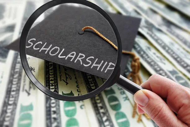 Pros and Cons of Scholarships 